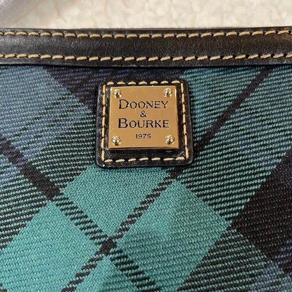 🆕 Dooney & Bourke Navy Tartan Large Slim Wristlet - Picture 4 of 8